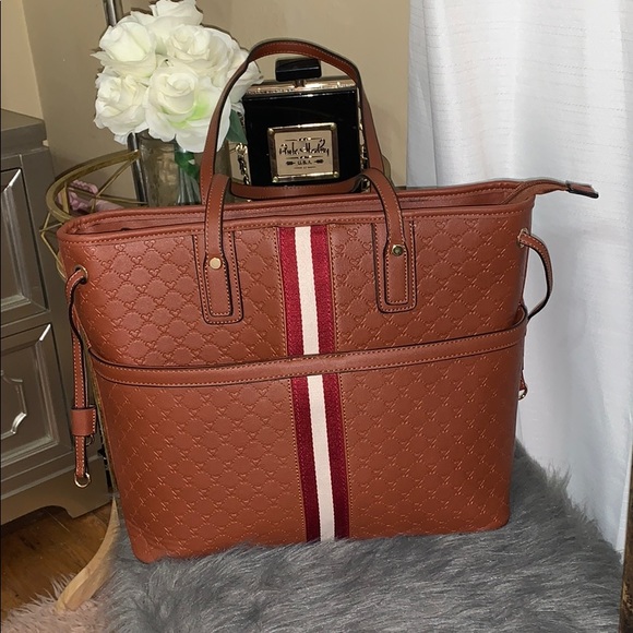 Handbags - ✨ VEGAN LEATHER TOTE BAG